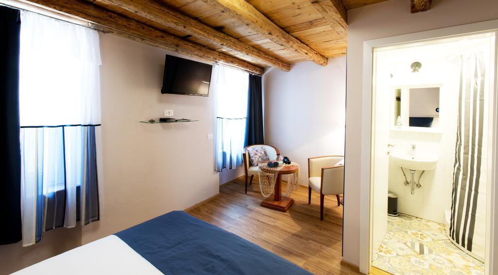 Guesthouse Centrum B&B Izola Exterior photo